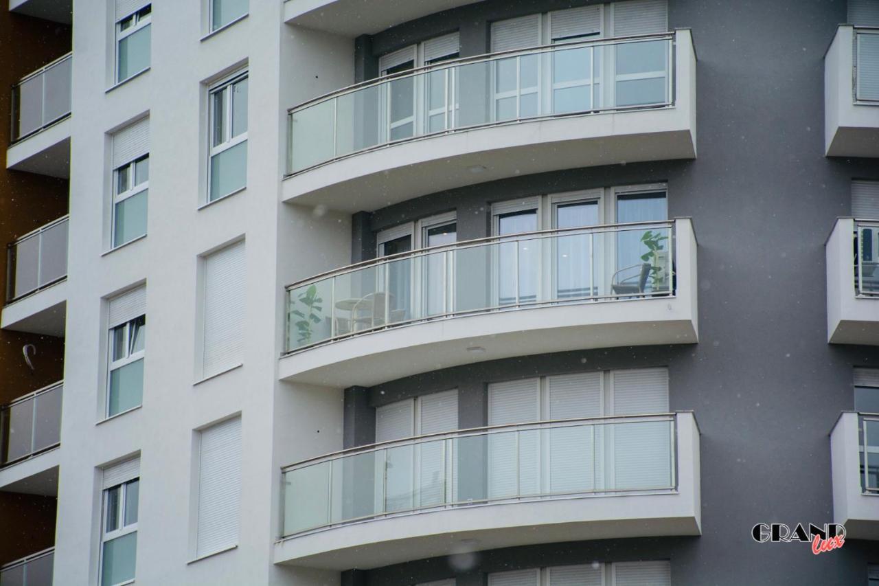 Grand Lux Apartment Doboj Exteriör bild